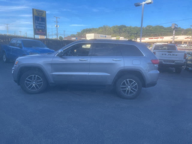 2017 Jeep Grand Cherokee Limited photo 2