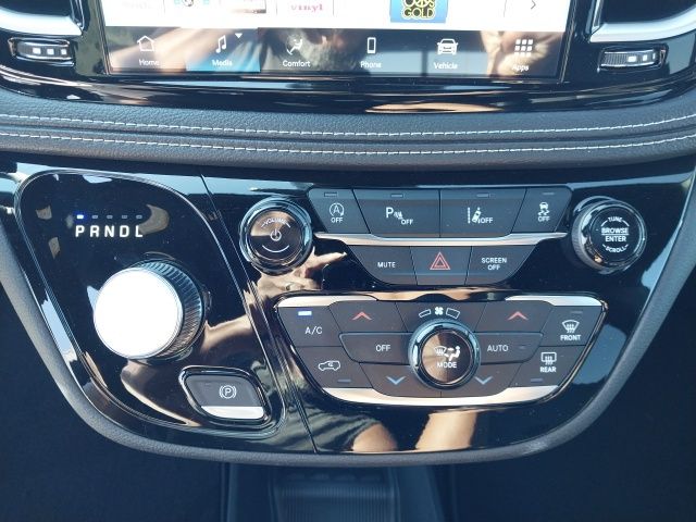 2026 Chrysler Pacifica photo 13