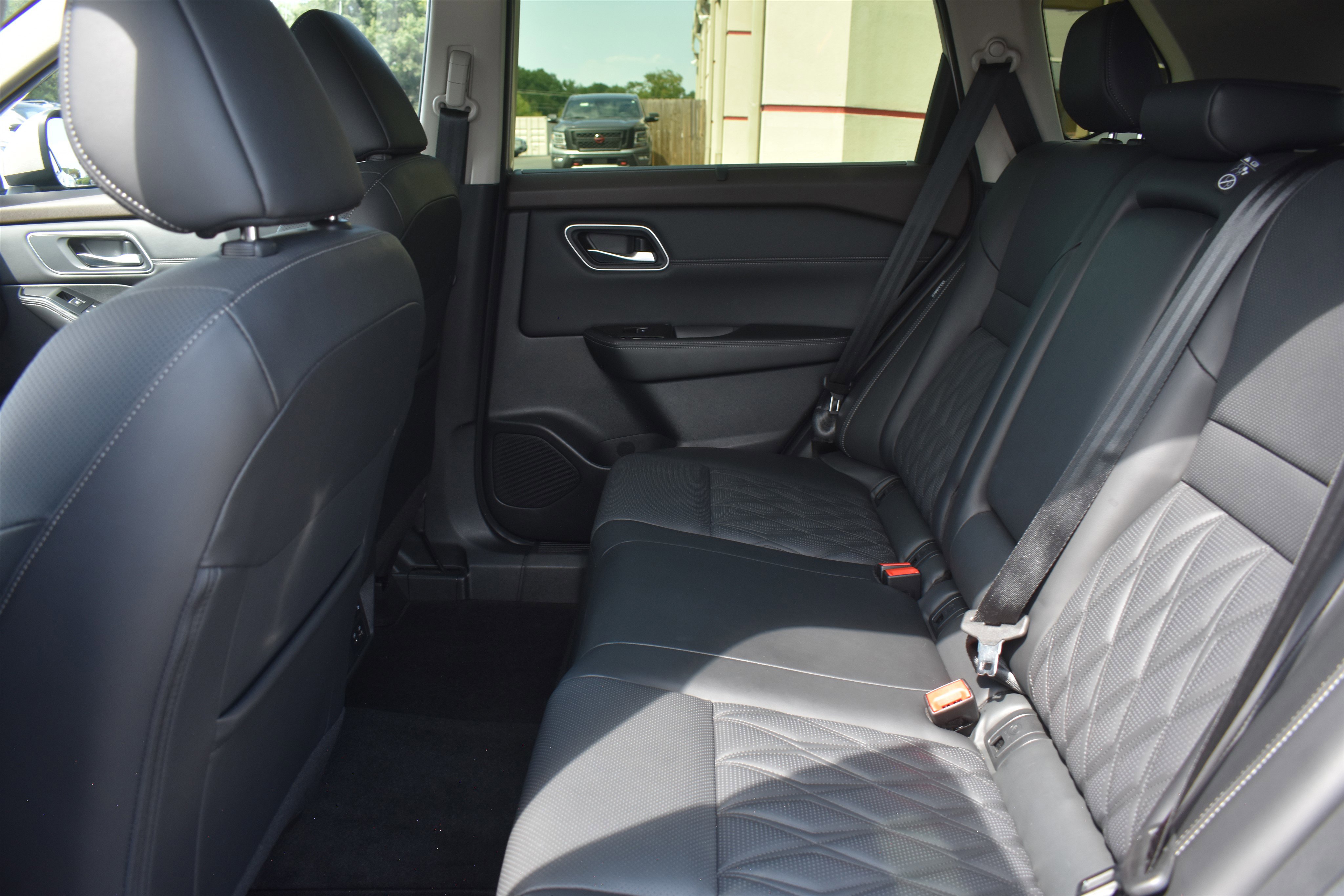 2023 Nissan Rogue Platinum photo 5