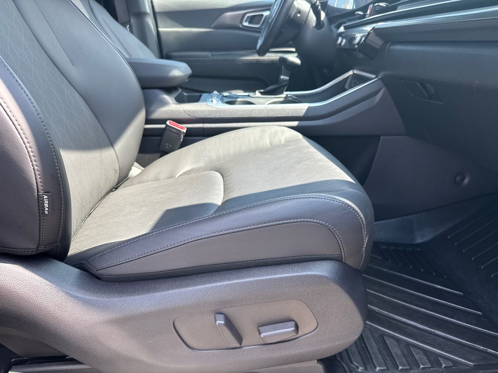 2025 Kia Carnival SX photo 9