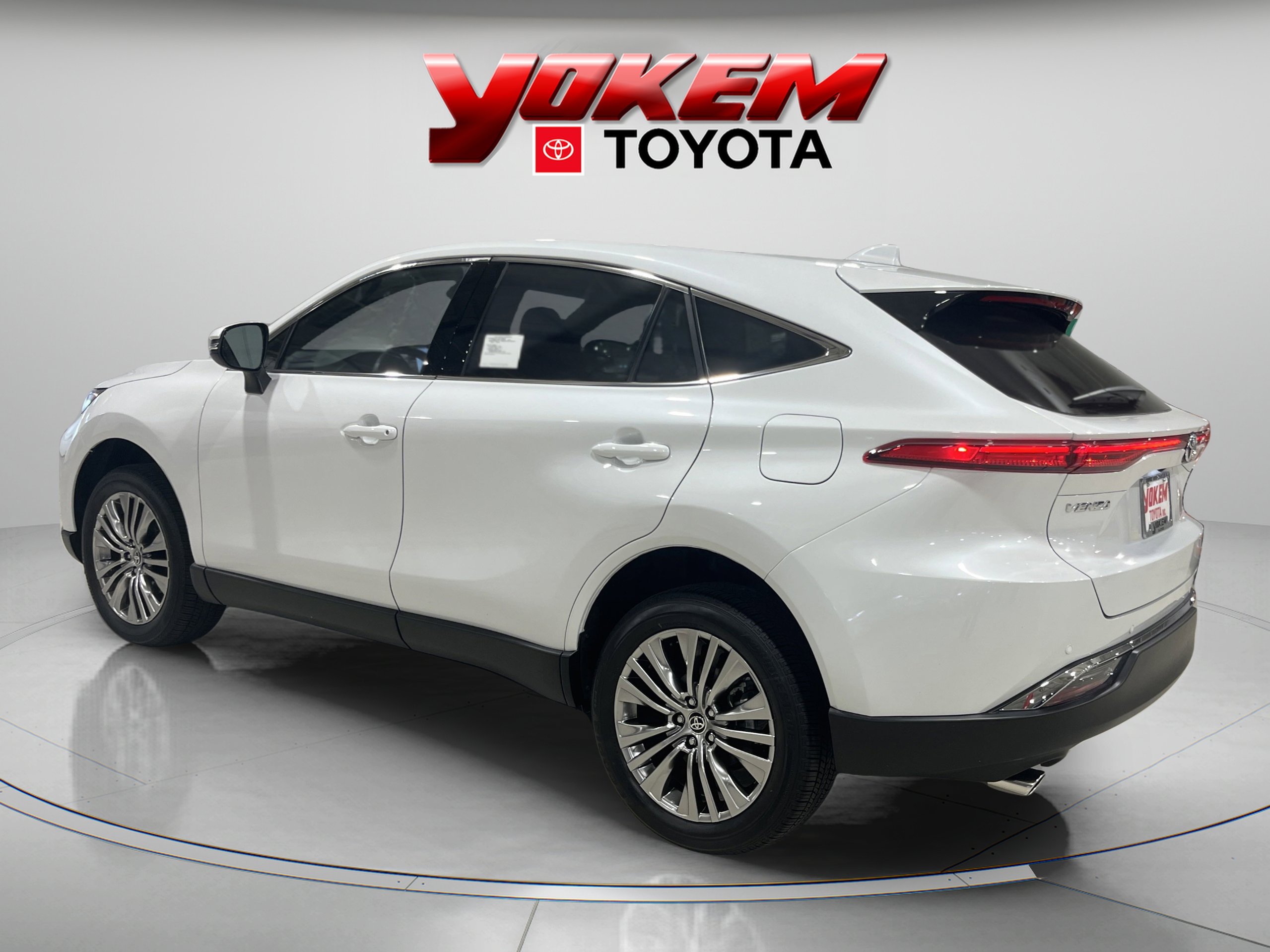 2024 Toyota Venza Limited photo 2