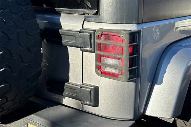 2018 Jeep Wrangler Unlimited Rubicon High Tide photo 3