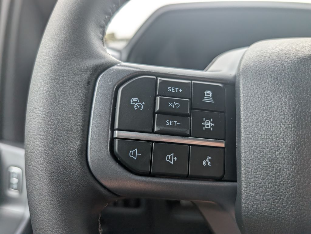 2025 Ford F-150 XLT photo 9