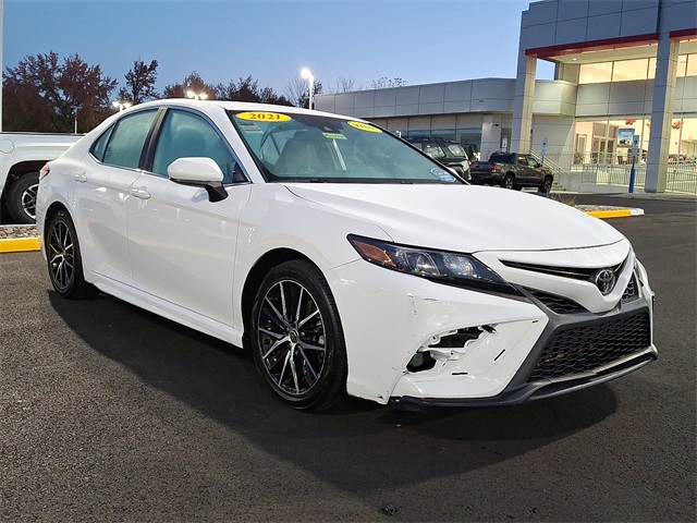 2021 Toyota Camry SE photo 2