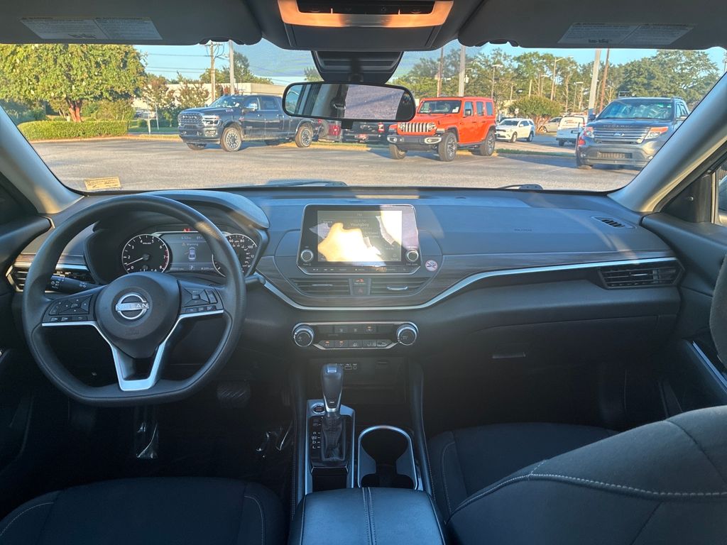 2023 Nissan Altima 2.5 SV photo 12