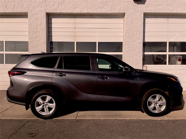 2024 Toyota Highlander XLE's photo