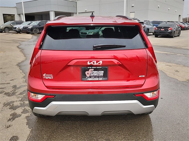 2025 Kia Niro LX photo 3