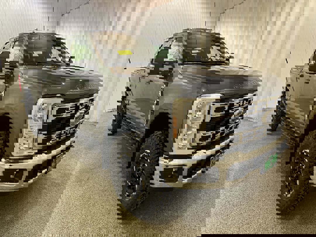 New 2025 CARBONIZED GRAY METALLIC Ford XLT image 1