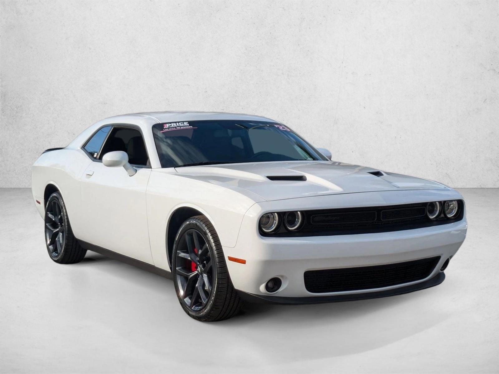 2023 Dodge Challenger SXT photo 3