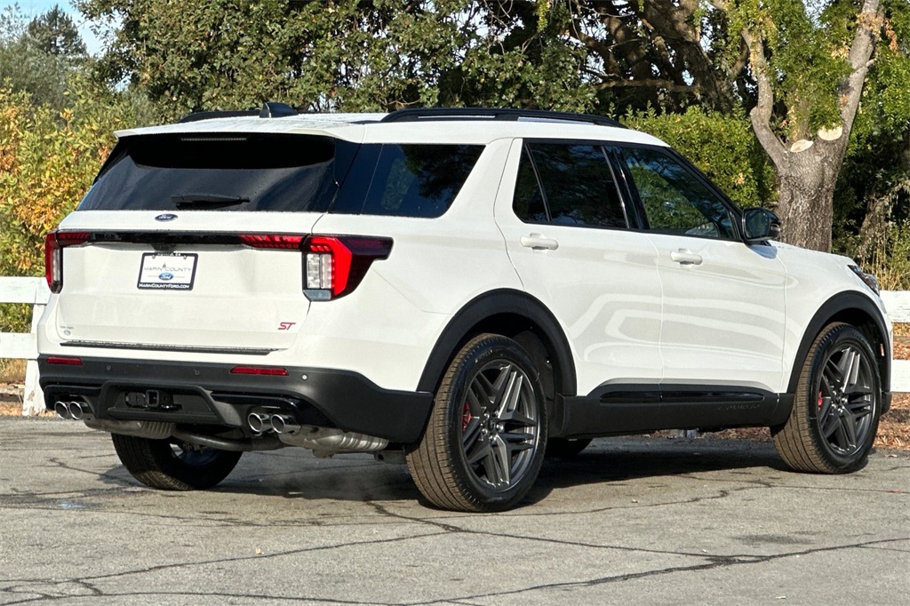 2025 Ford Explorer ST photo 4