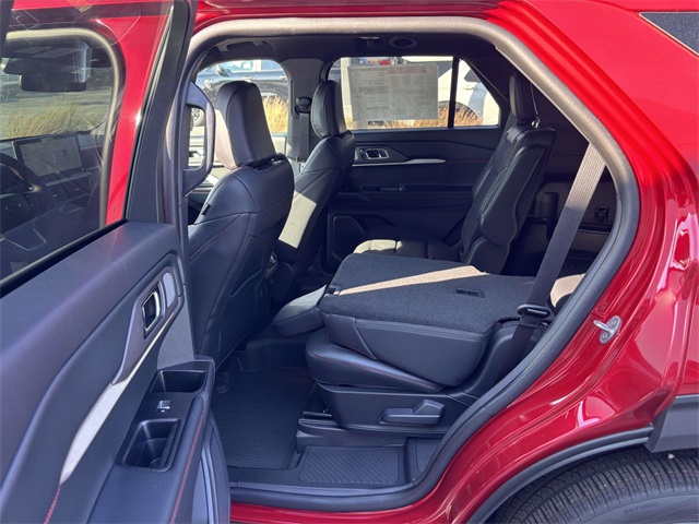 2025 Ford Explorer ST photo 16