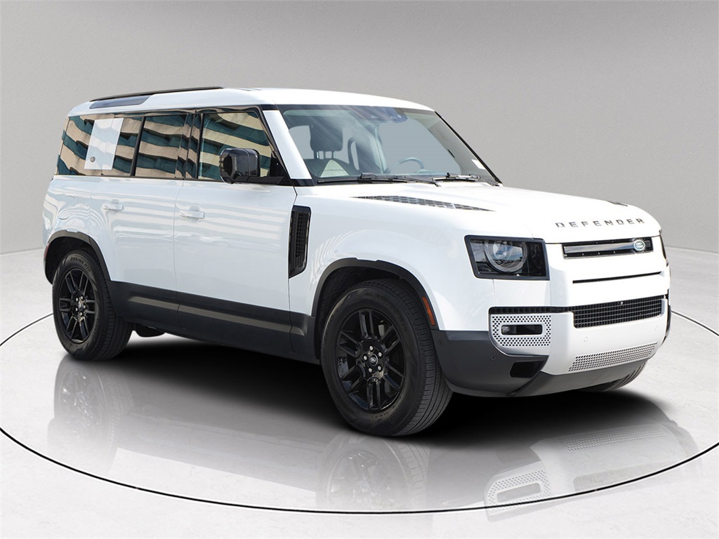 2024 Land Rover Defender S's photo