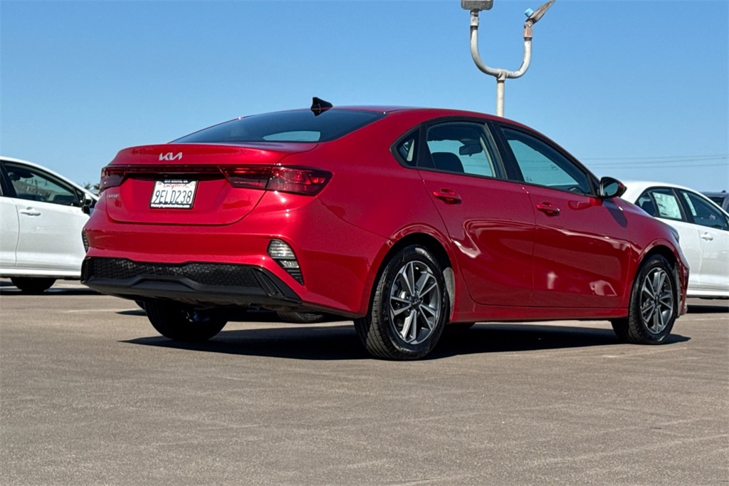 2023 Kia Forte LXS photo 4