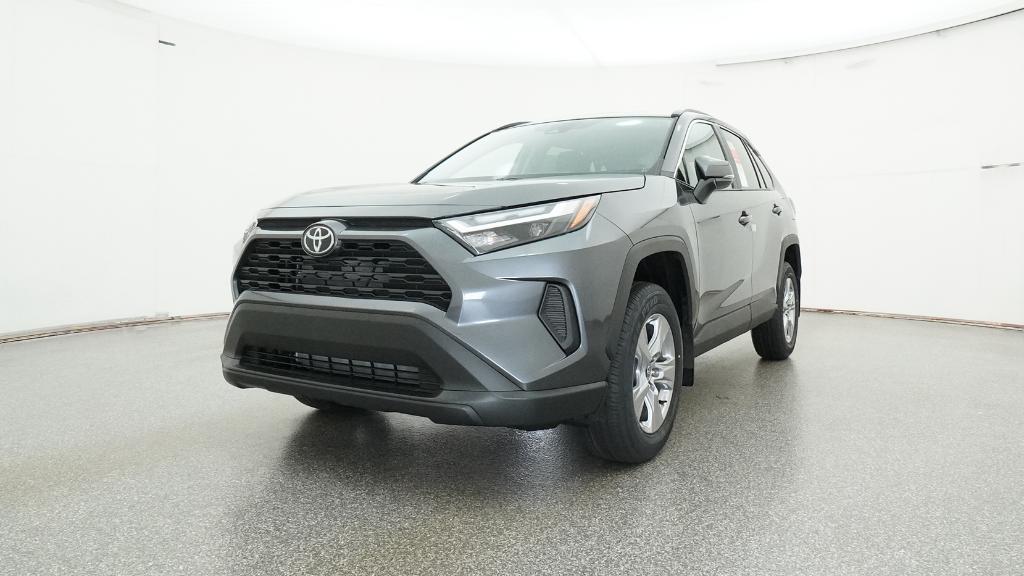 2025 Toyota RAV4 XLE photo 4