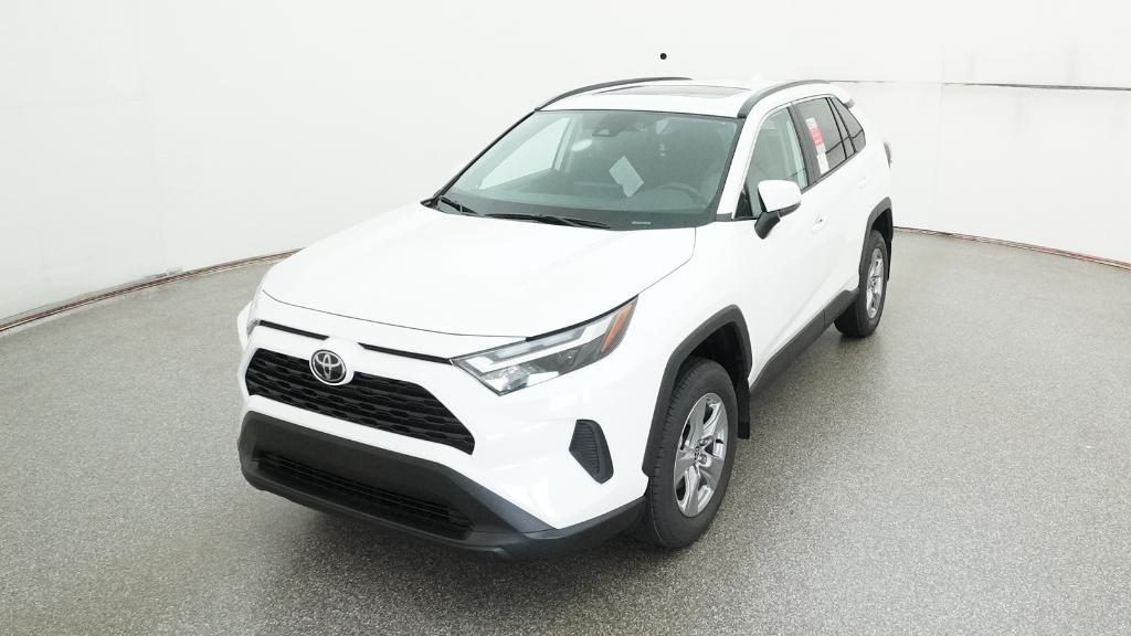 2025 Toyota RAV4 XLE photo 5