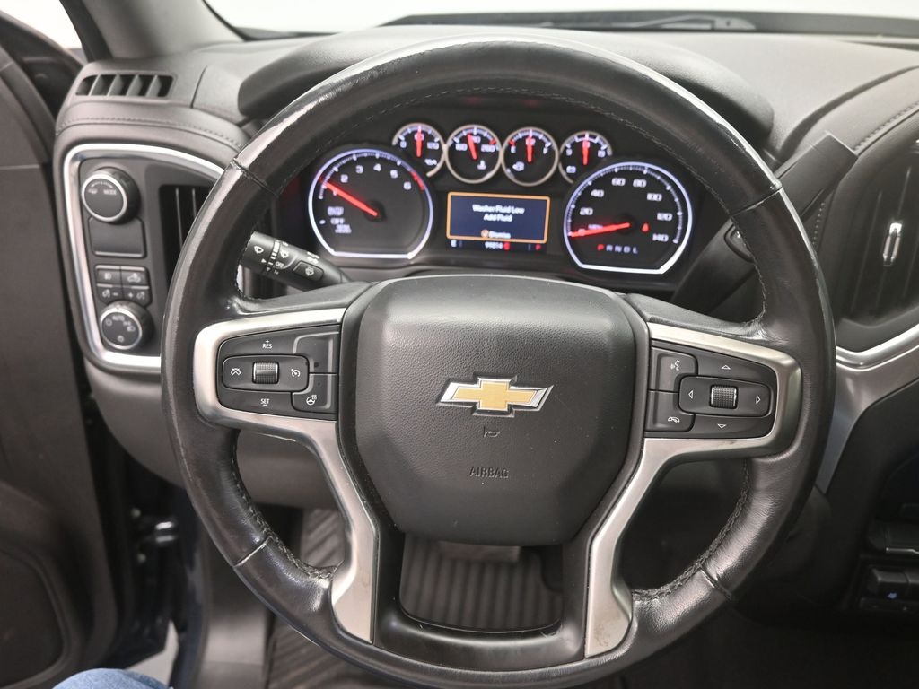 2020 Chevrolet Silverado 1500 LT photo 3