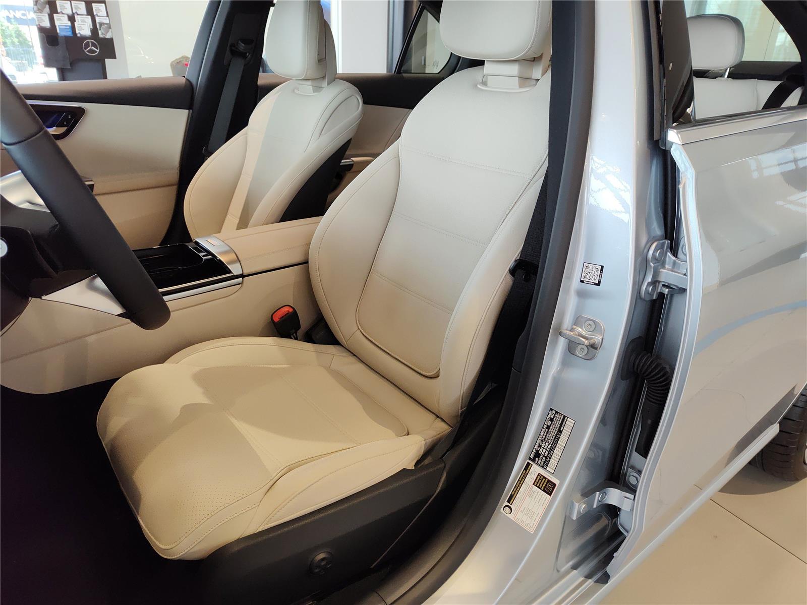 2025 Mercedes Benz C 300 photo 4