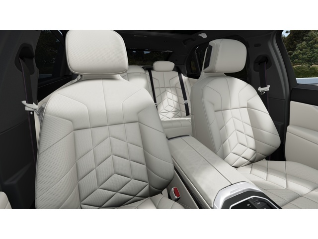 2026 Bmw 750e photo 10