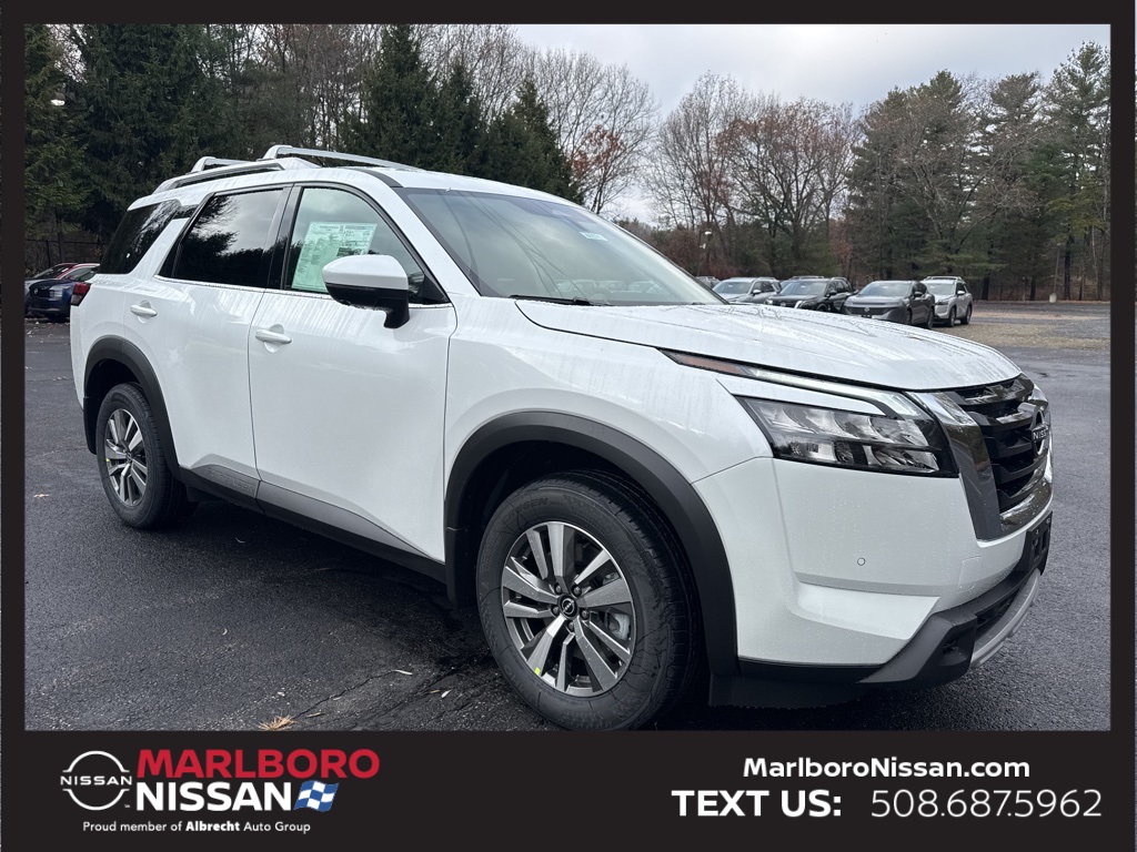 2025 Nissan Pathfinder SL's photo