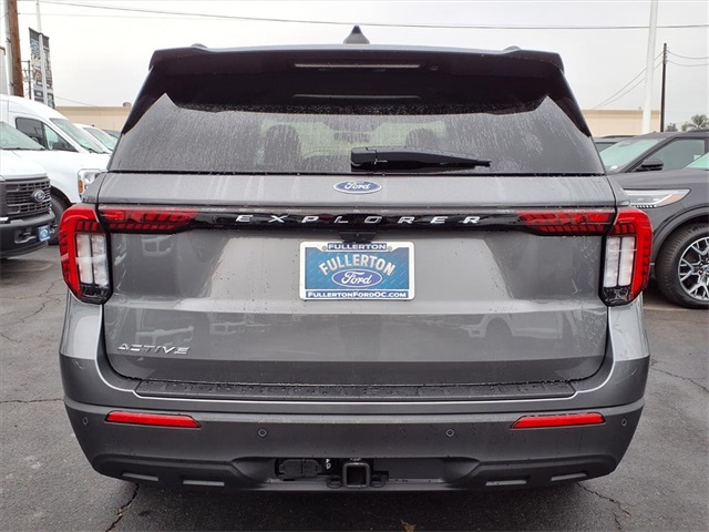 2025 Ford Explorer photo 3