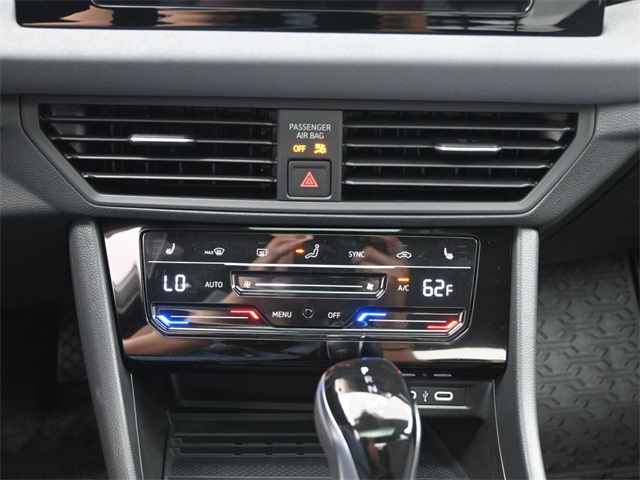 2025 Volkswagen Jetta 1.5T SE photo 2