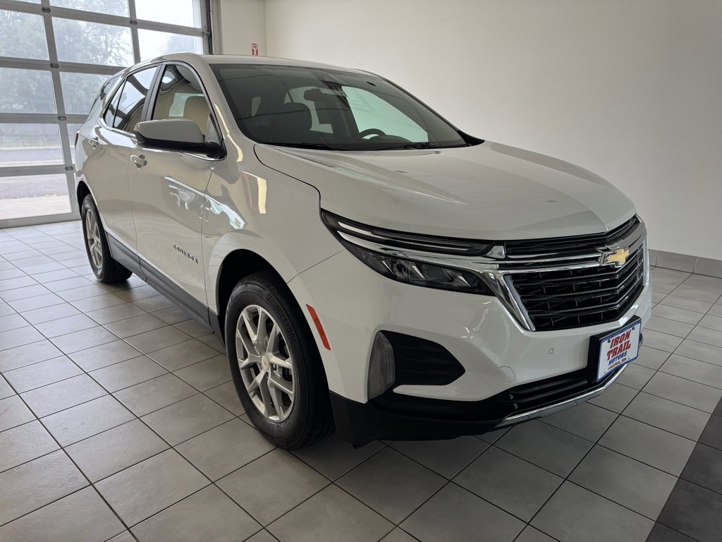 2023 Chevrolet Equinox LT photo 2