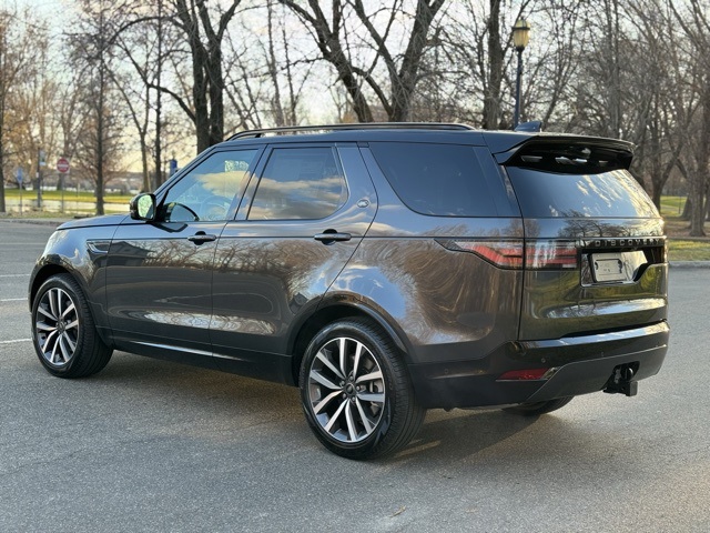 2024 Land Rover Discovery SE photo 3