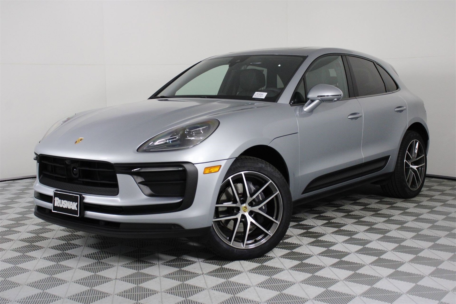 2025 Porsche Macan T