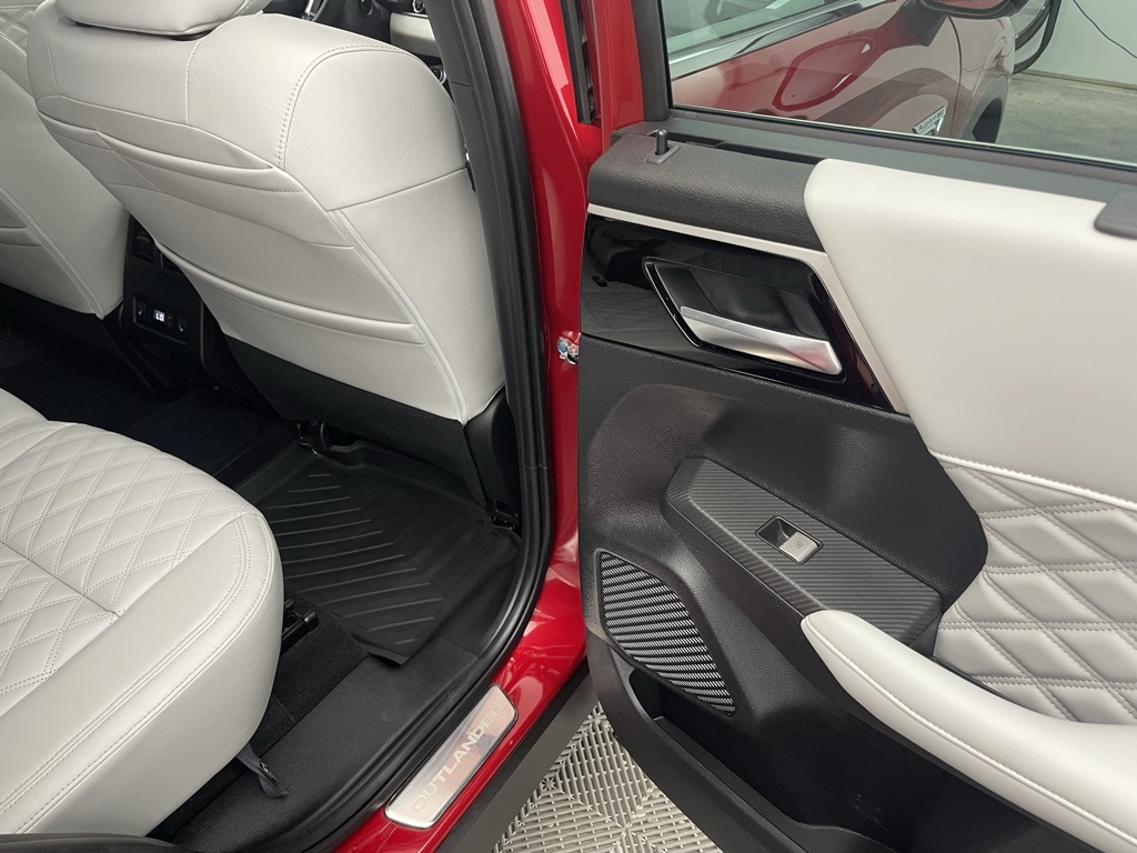 2023 Mitsubishi Outlander PHEV SEL photo 28