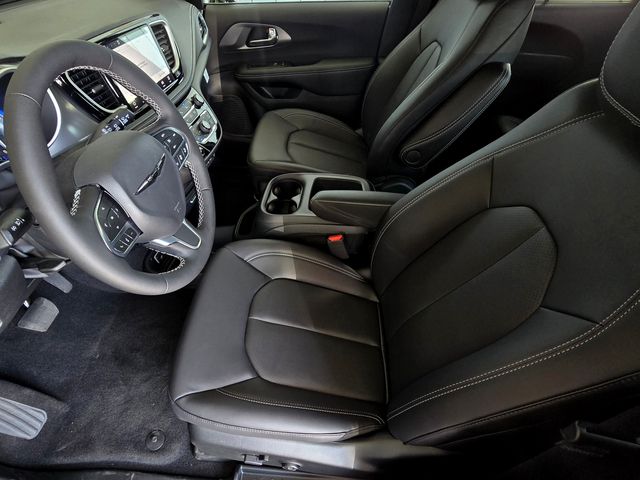 2025 Chrysler Pacifica photo 18