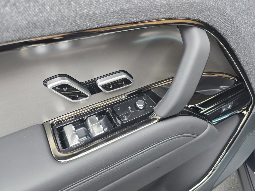 2025 Land Rover Range Rover Sport SE photo 20