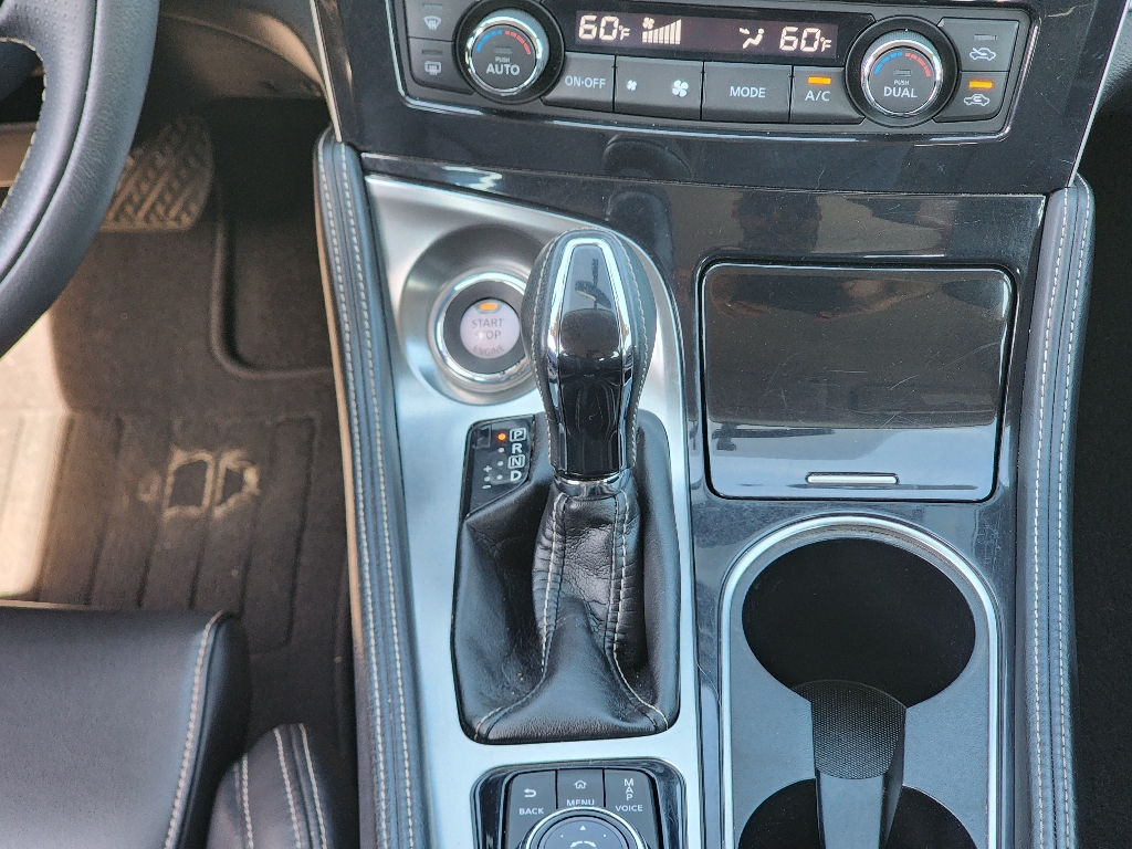 2017 Nissan Maxima SV photo 11
