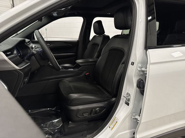 2024 Jeep Grand Cherokee Laredo photo 2