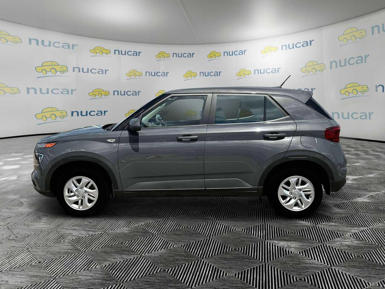 2025 Hyundai Venue SE photo 2