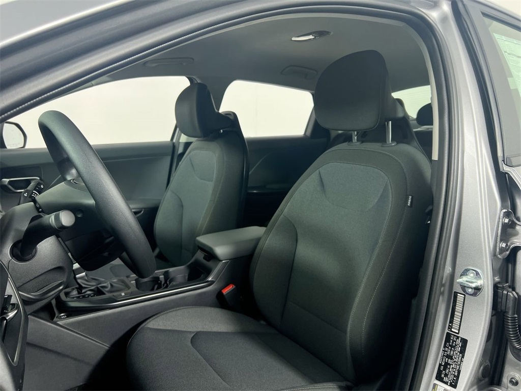 2025 Kia K4 LXS photo 13