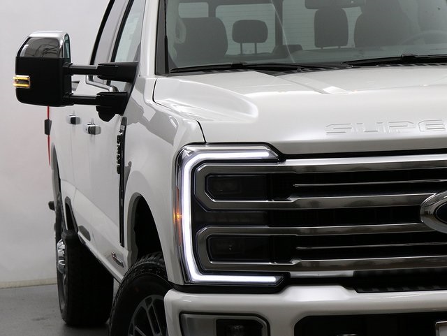 2026 Ford F-350 Platinum photo 4