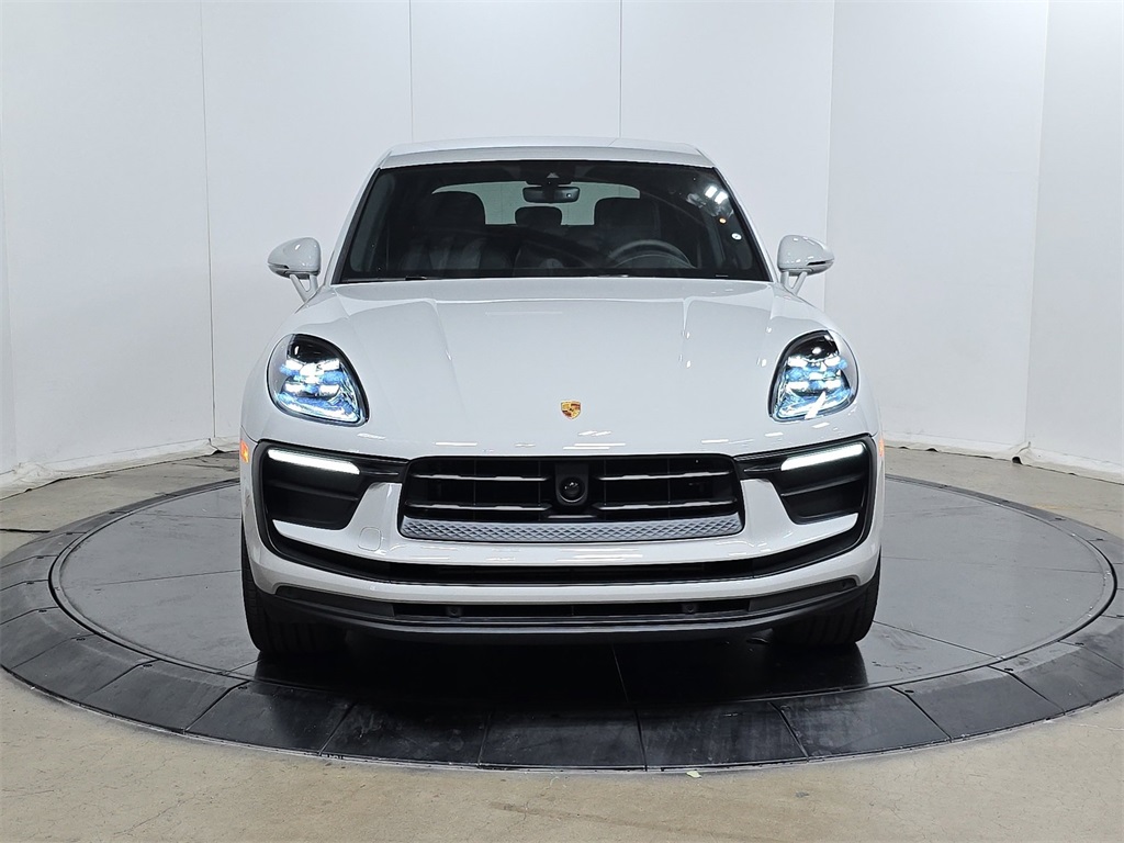 2026 Porsche Macan T photo 2