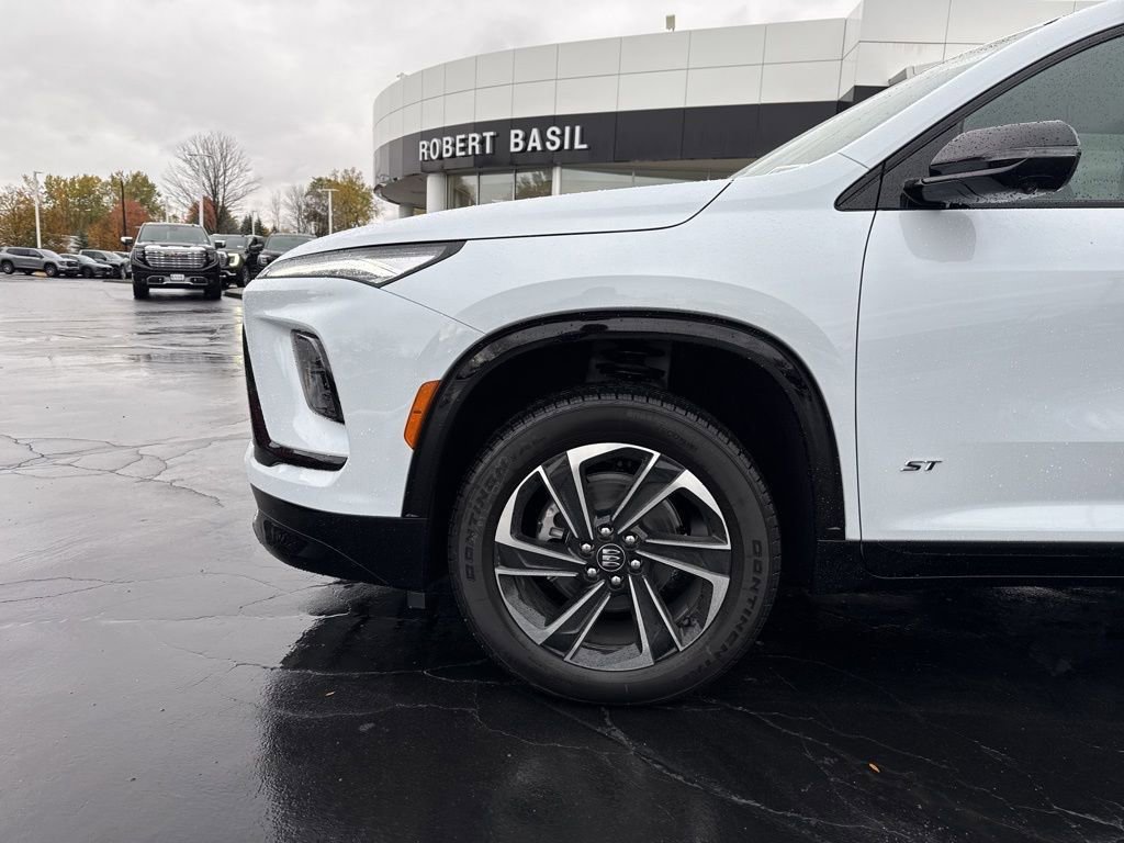 2026 Buick Enclave Sport Touring photo 2