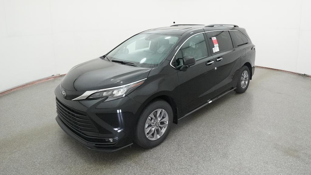 2026 Toyota Sienna XLE's photo