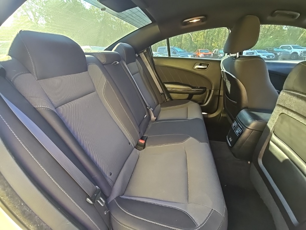 2019 Dodge Charger SXT photo 16