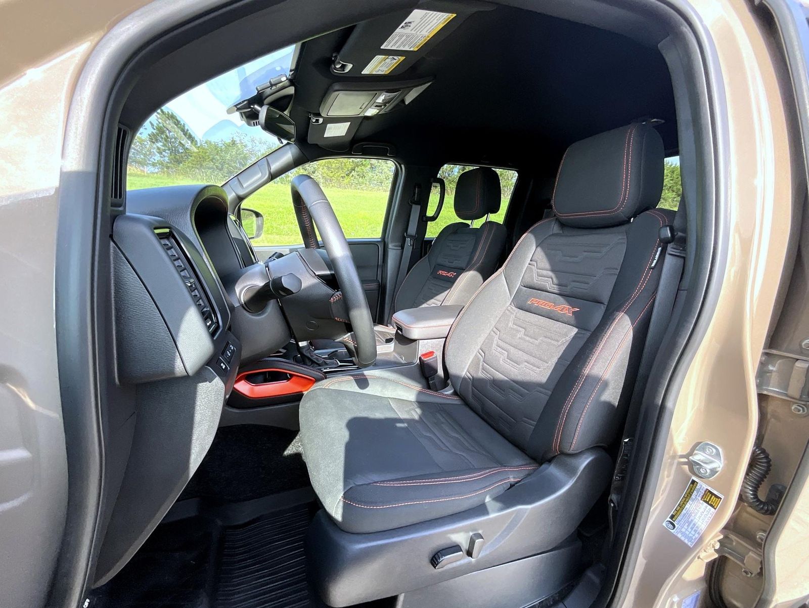 2024 Nissan Frontier PRO-4X photo 11