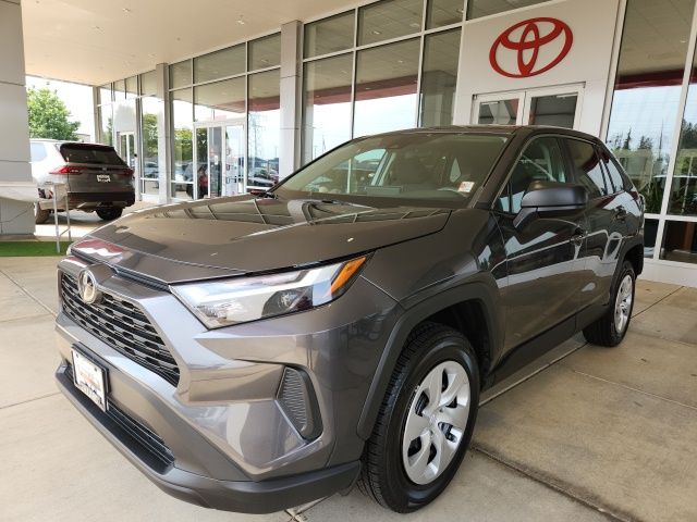 2023 Toyota RAV4 LE photo 3