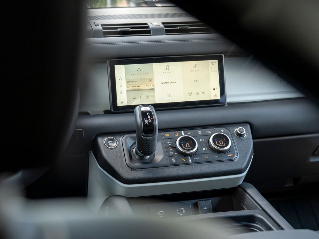 2024 Land Rover Defender 110 S photo 19