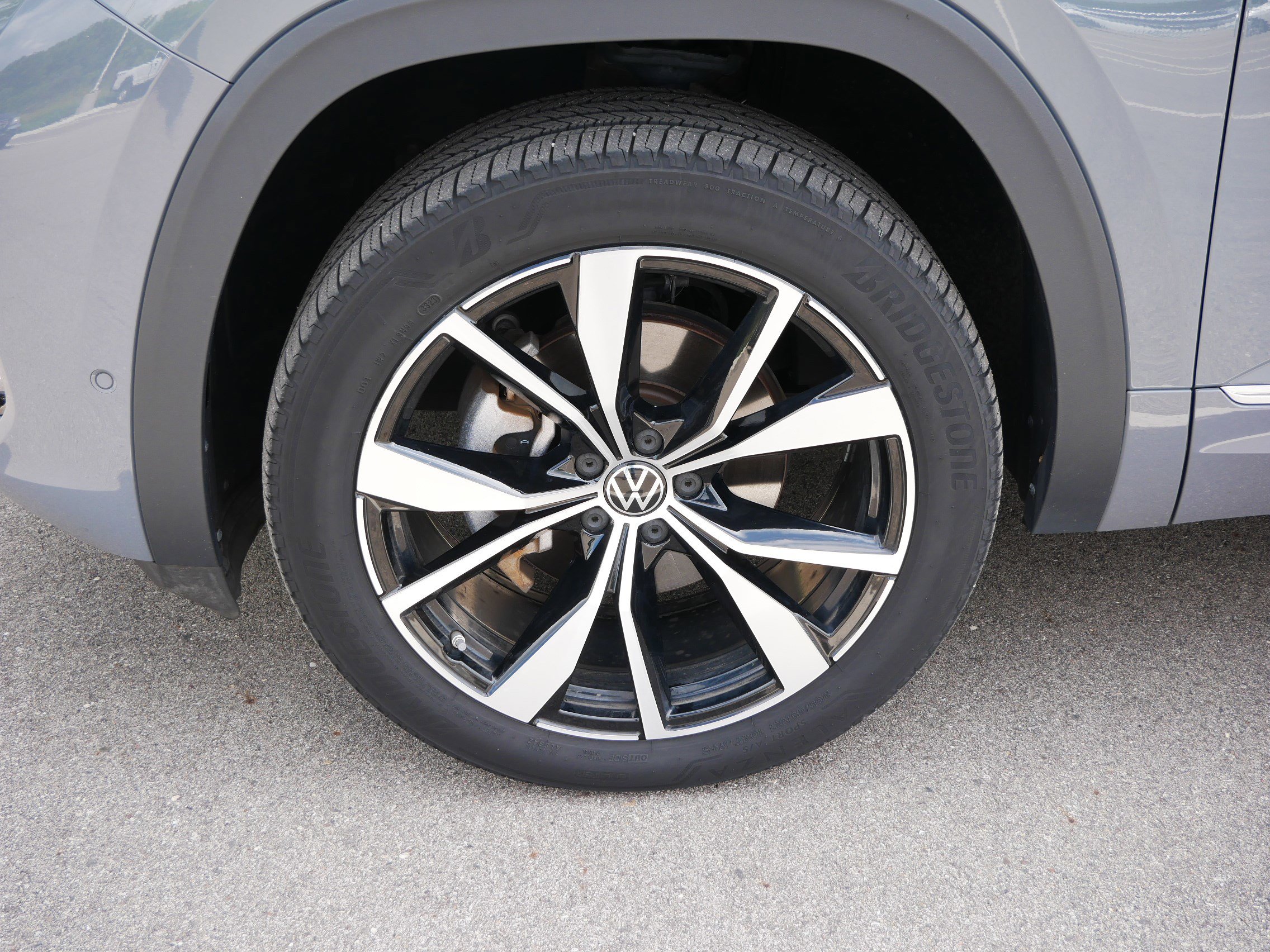 2024 Volkswagen Atlas Cross Sport SEL Premium R-Line photo 11
