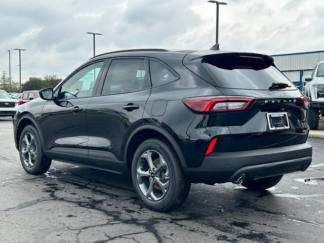 2025 Ford Escape ST-Line photo 3