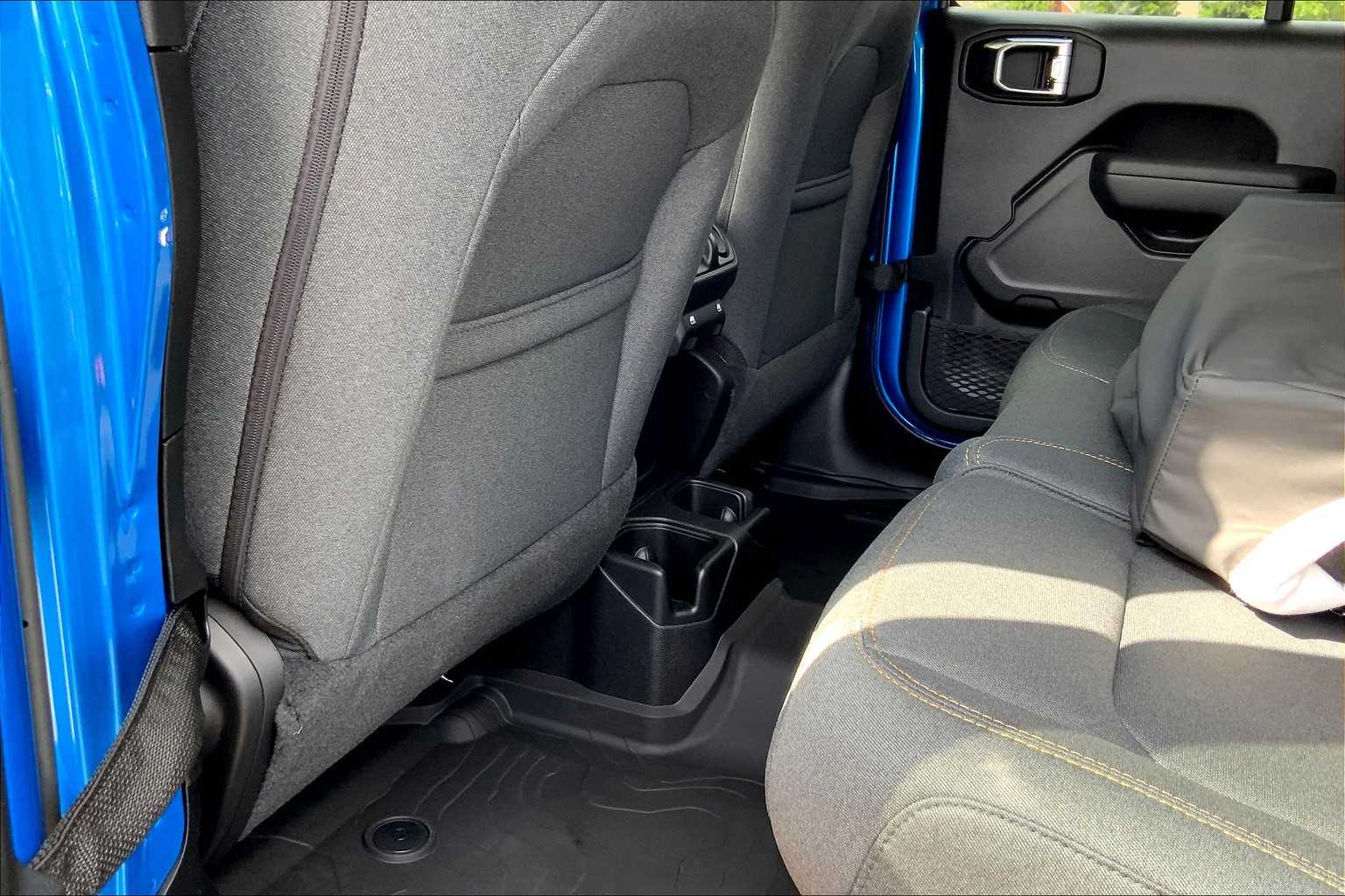 2025 Jeep Wrangler Sport S photo 18