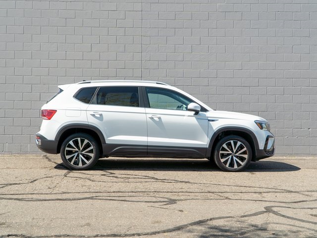 2022 Volkswagen Taos SE photo 8