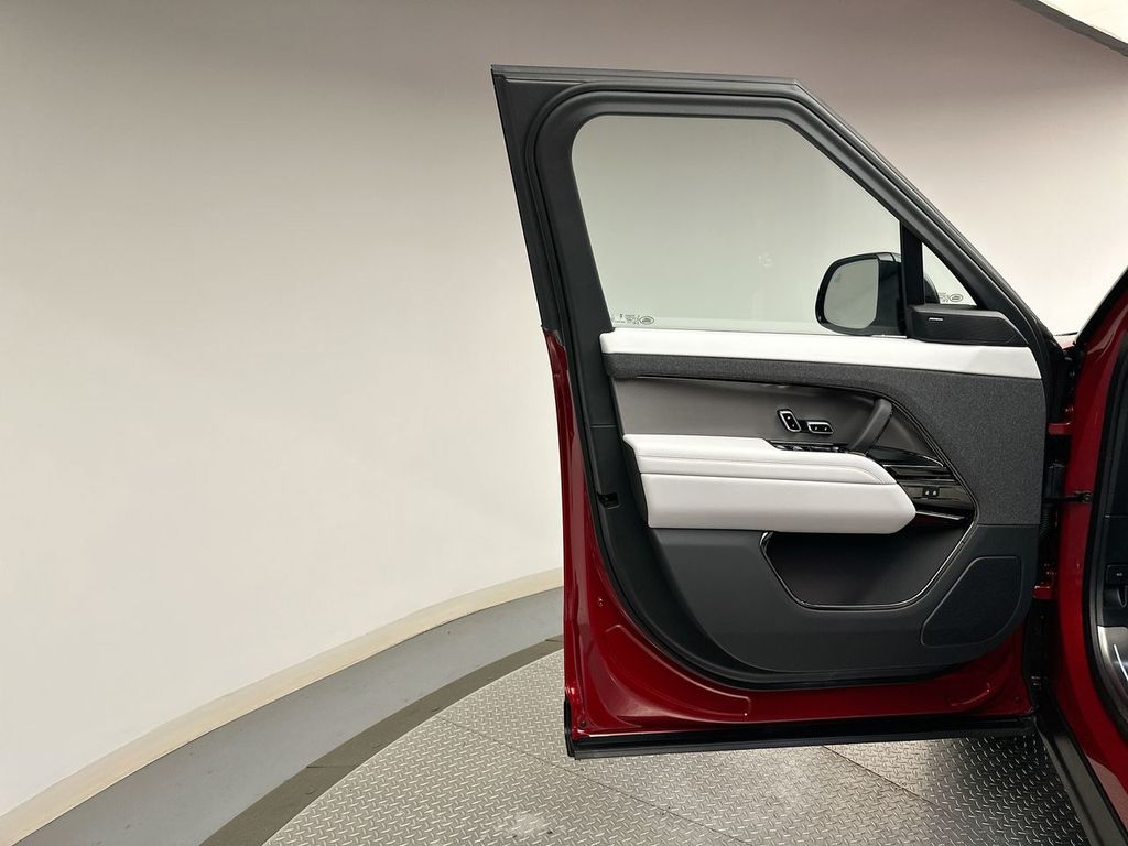 2025 Land Rover Range Rover Sport SE photo 8