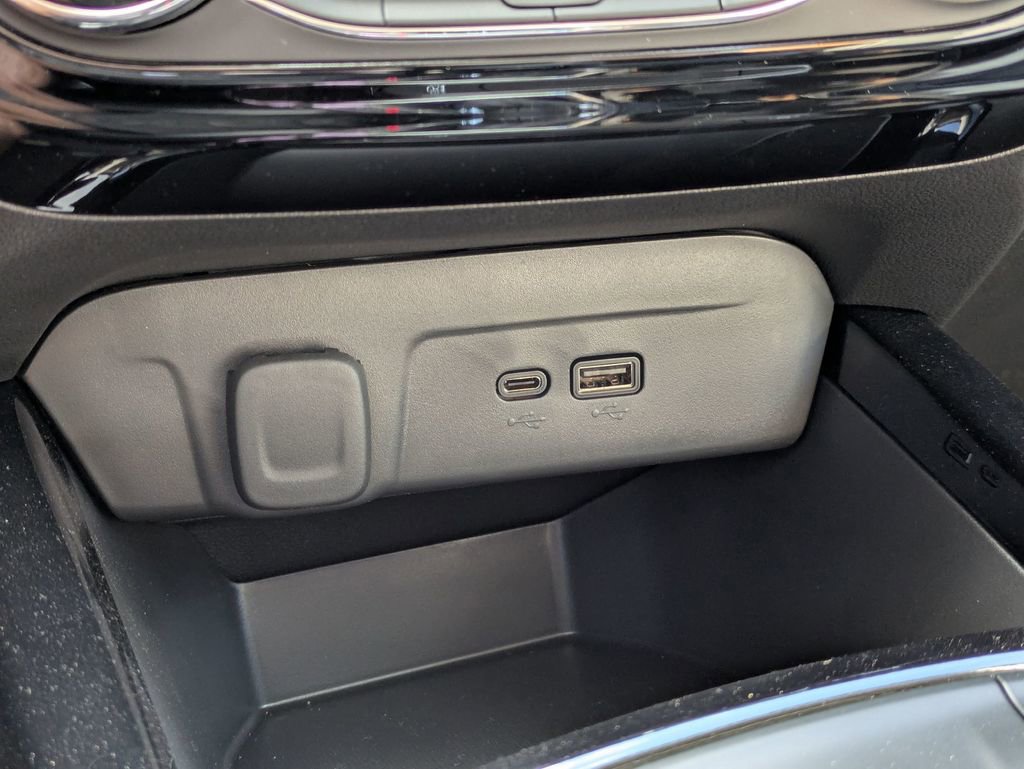 2025 Chevrolet Trax LT photo 21