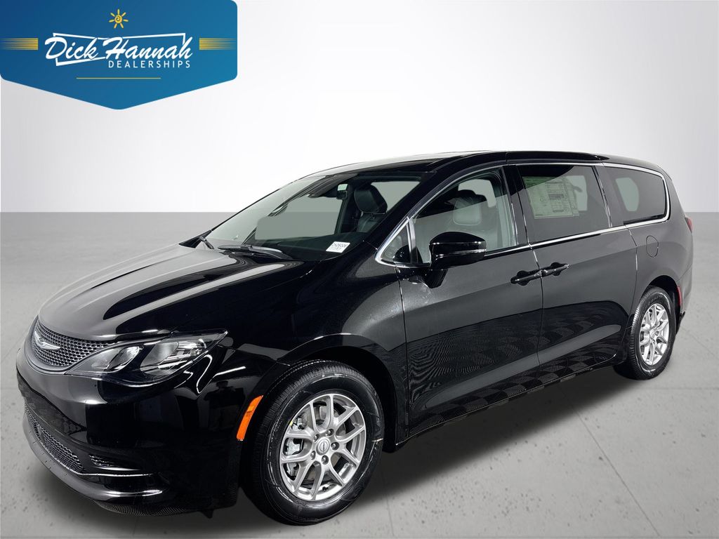 2026 Chrysler Voyager LX's photo